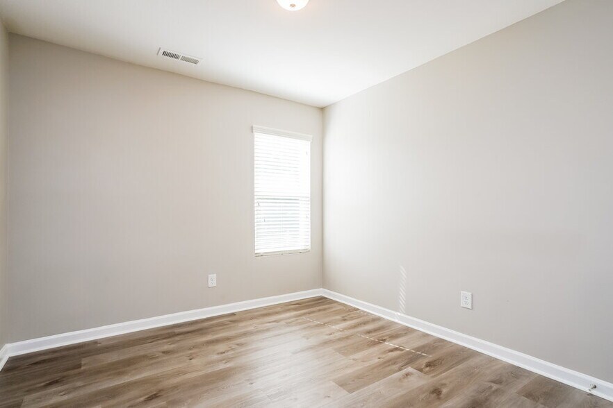 Building Photo - 9 Badger Pass Dr