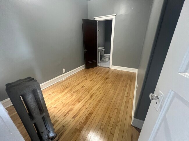 Building Photo - 4958 S Michigan Ave