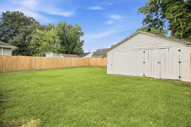 Building Photo - Freshly Renovated Ranch with a Spacious Fenced Yard