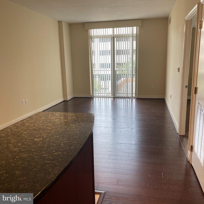 Building Photo - 155 Potomac Passage