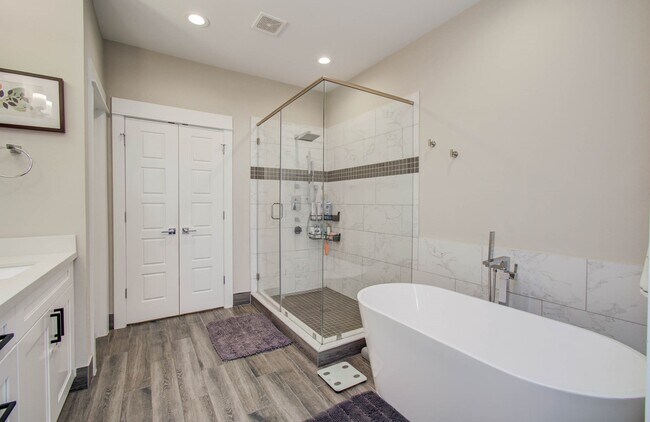 Building Photo - 1221 W Tidwell Rd