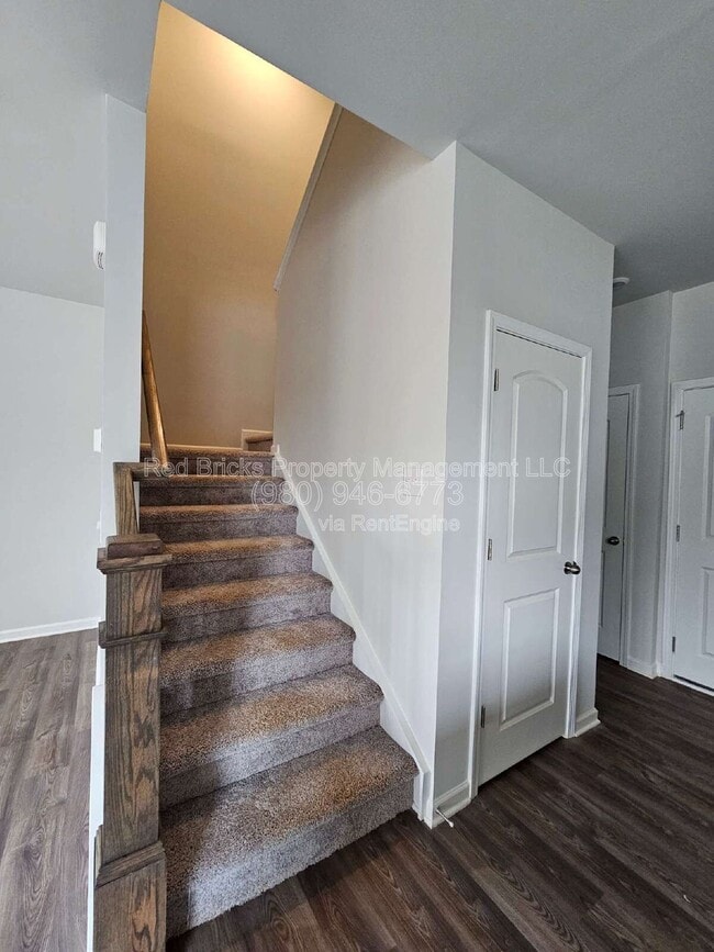 Building Photo - 7828 Nelson Rd