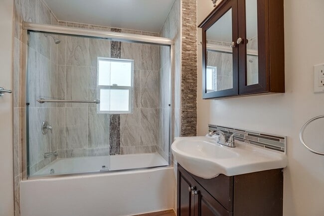 Building Photo - 627 W 92nd St