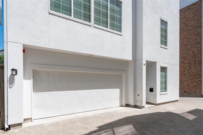 Building Photo - 3821 N Braeswood Blvd