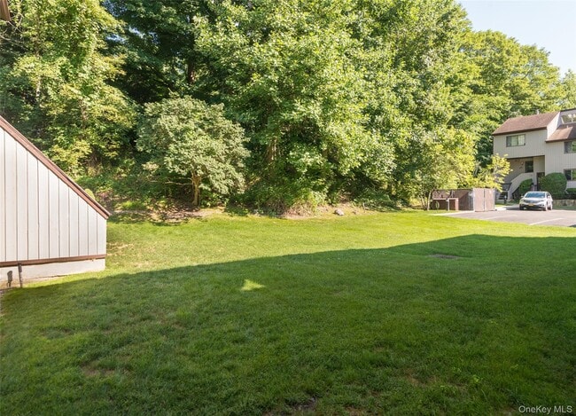 Building Photo - 327 N Greeley Ave