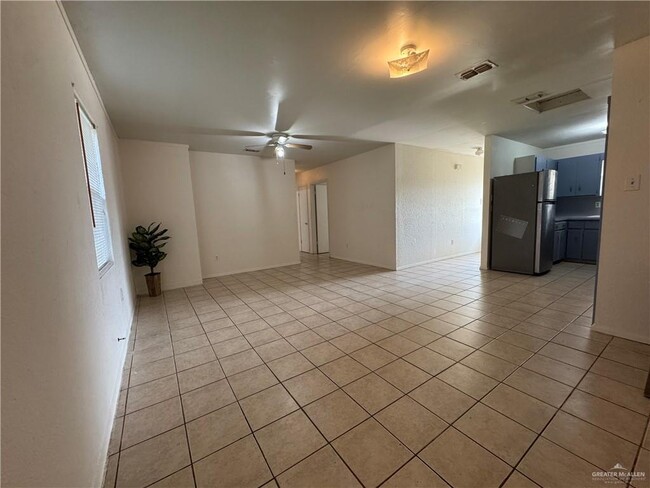 Building Photo - 404 S 20th Ave