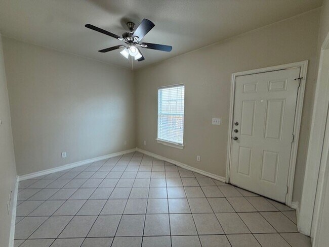 Building Photo - Ranchway Condominiums