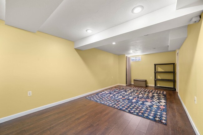 Building Photo - 731 Grove St