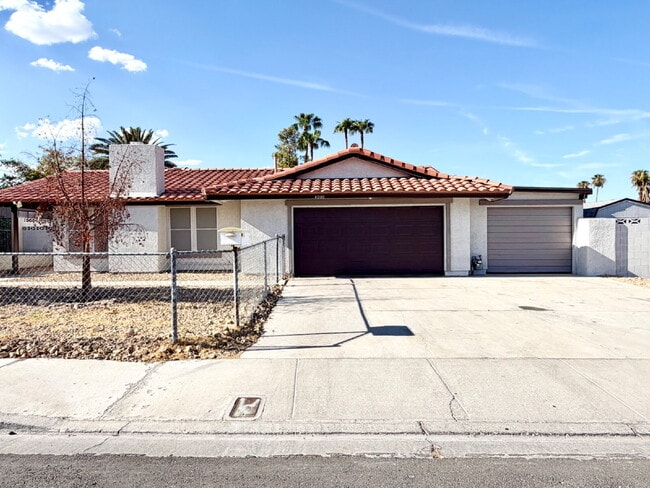 Building Photo - Charming Single-Story Corner-Lot Home | HUGE Private Backyard | 3-Car Garage with Pass-Through Ba...