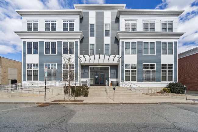 Building Photo - 353 Summer St
