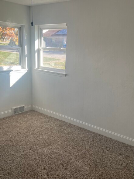 Building Photo - 106 Larry St