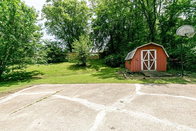 Building Photo - Cozy One Story, 3 bedroom, 2 baths, 1411 sqft