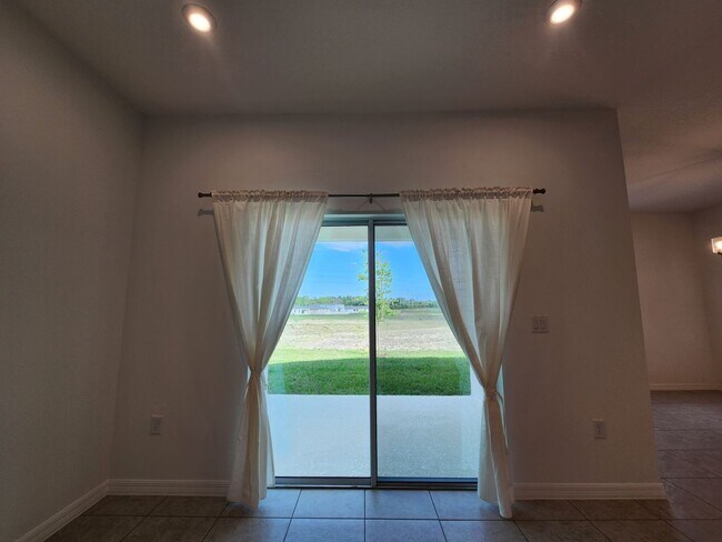 Building Photo - 33286 Country House Dr