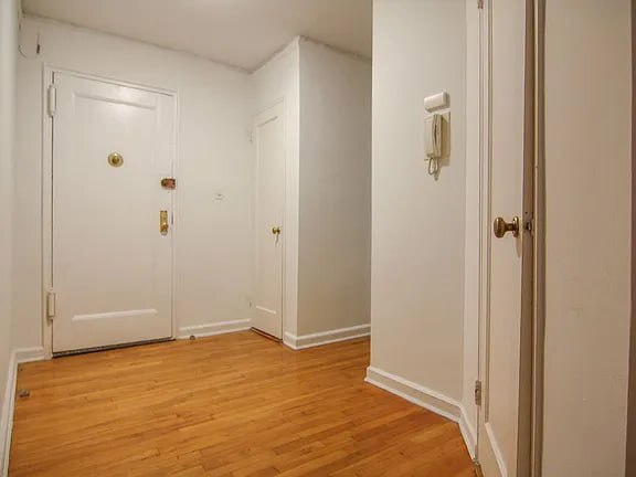 Building Photo - 88-10 34th Ave