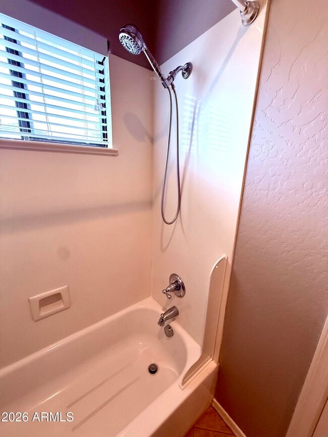 Building Photo - 705 W Queen Creek Rd