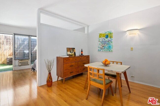 Building Photo - 1400 Hayworth Ave