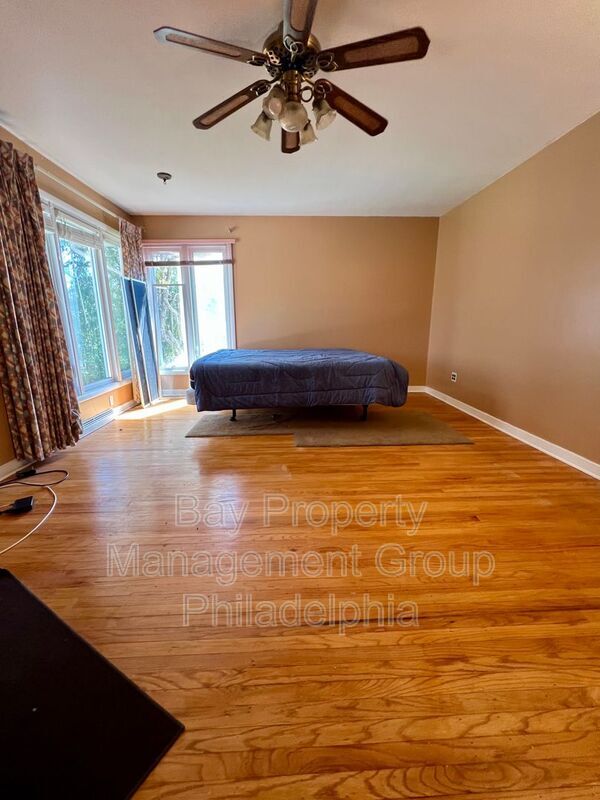 Building Photo - 303 Hedgerow Ln