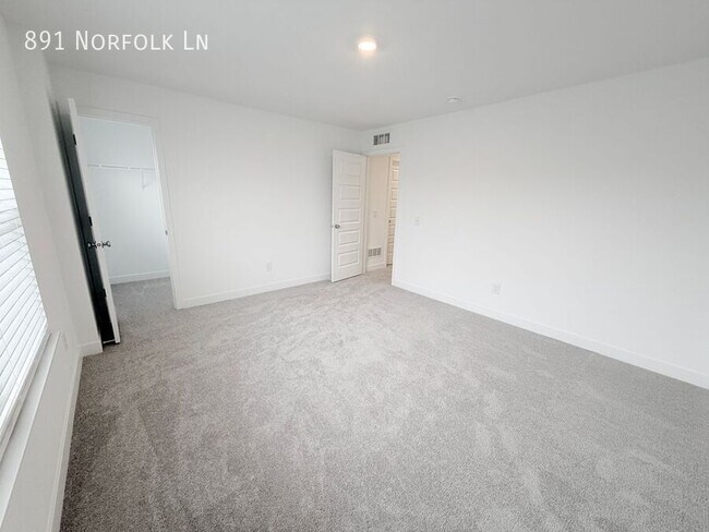 Building Photo - 891 Norfolk Ln