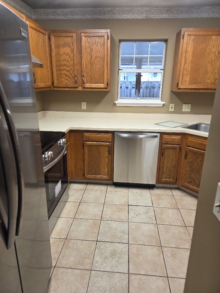 Building Photo - 9527 Glenn Abbey Way