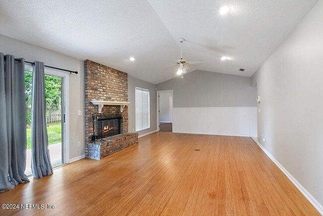 Building Photo - Beautiful 4-bedroom, 2-bath home in Mandarin!