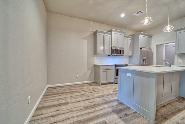 Building Photo - 1530 S 7th St