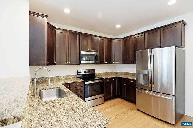 Building Photo - 139 Longwood Dr