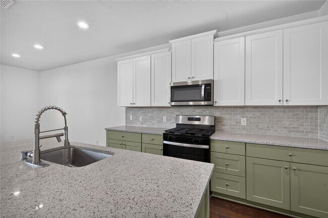 Building Photo - 7634 Leonardo Dr
