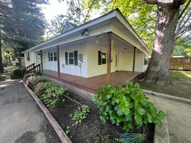 Building Photo - Adkins Rd House