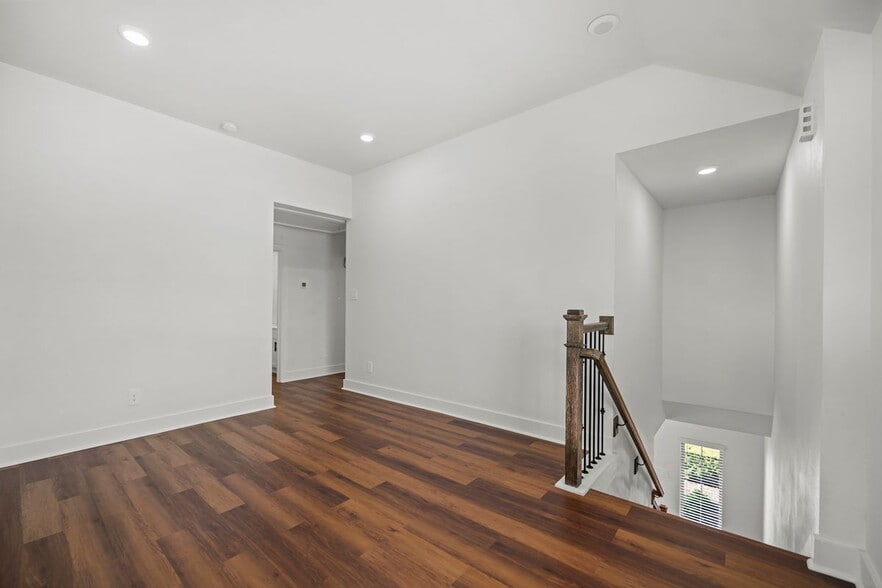 Building Photo - 10603 Whitejacket