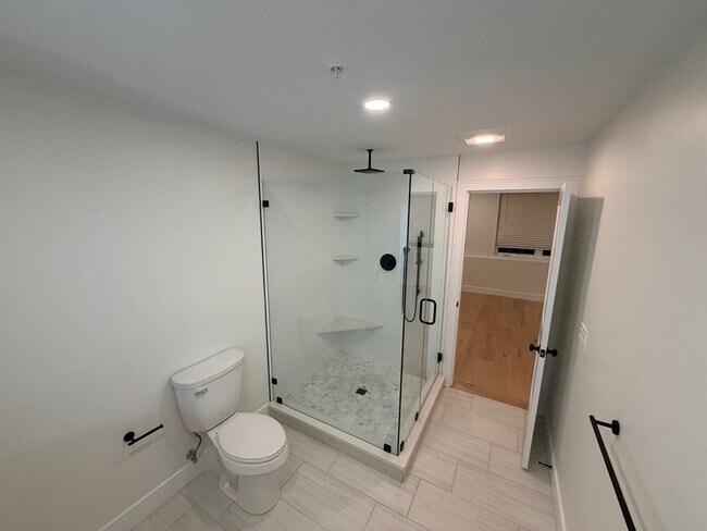 Building Photo - 17 School St