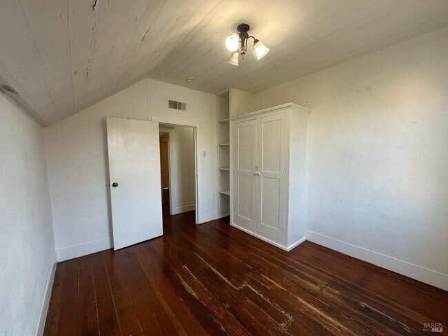 Building Photo - 519 Virginia St