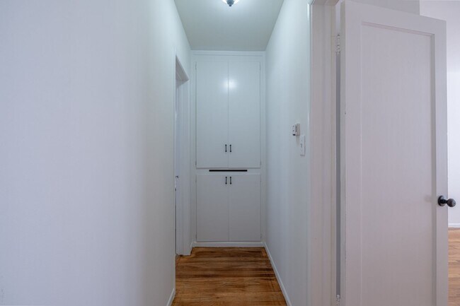 Building Photo - Juanita Residences