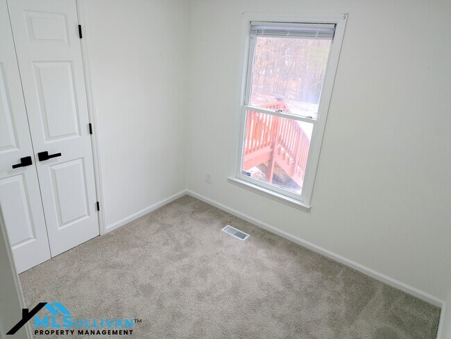 Building Photo - 5802 Lillie Dr