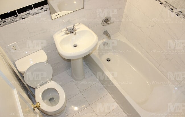 Building Photo - 1317 W Mulberry St