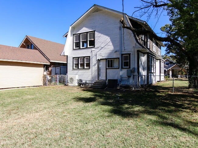 Building Photo - FULLY UPDATED - 4Bedroom on the Arkansas Side