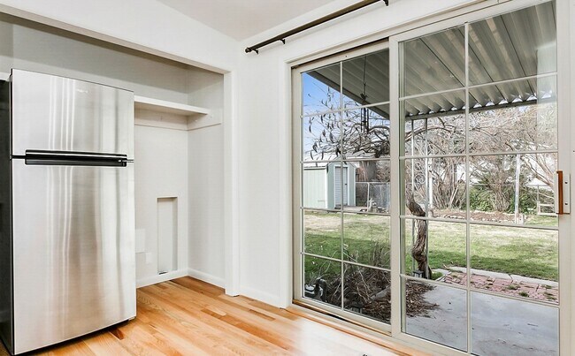 Building Photo - Beautiful 4 bedroom, 2 bath home in Southe...