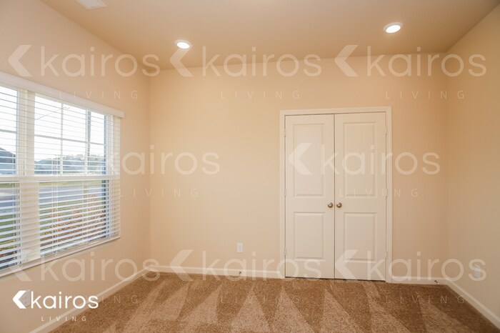 Building Photo - 10685 Bent Brook Dr