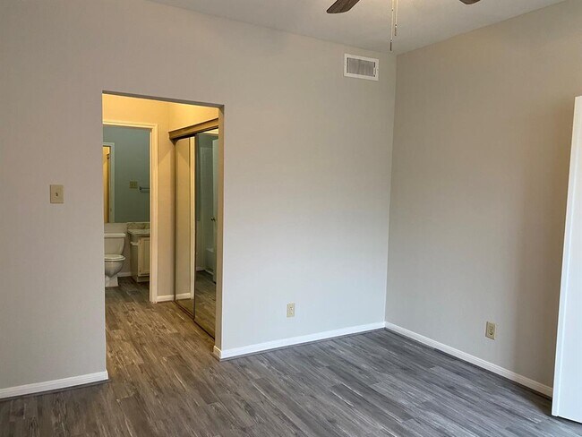Building Photo - 2121 El Paseo St