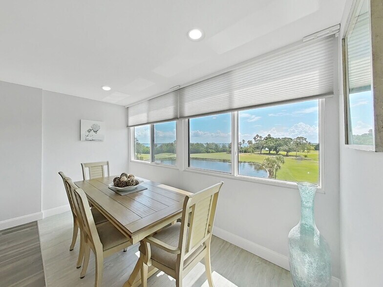 Building Photo - 2620 Cove Cay Dr