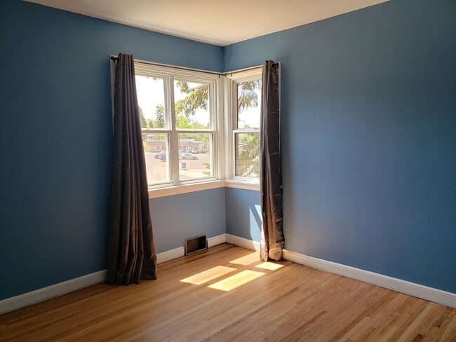 Building Photo - 3-Bedroom, 1-Bathroom - Woodland Home