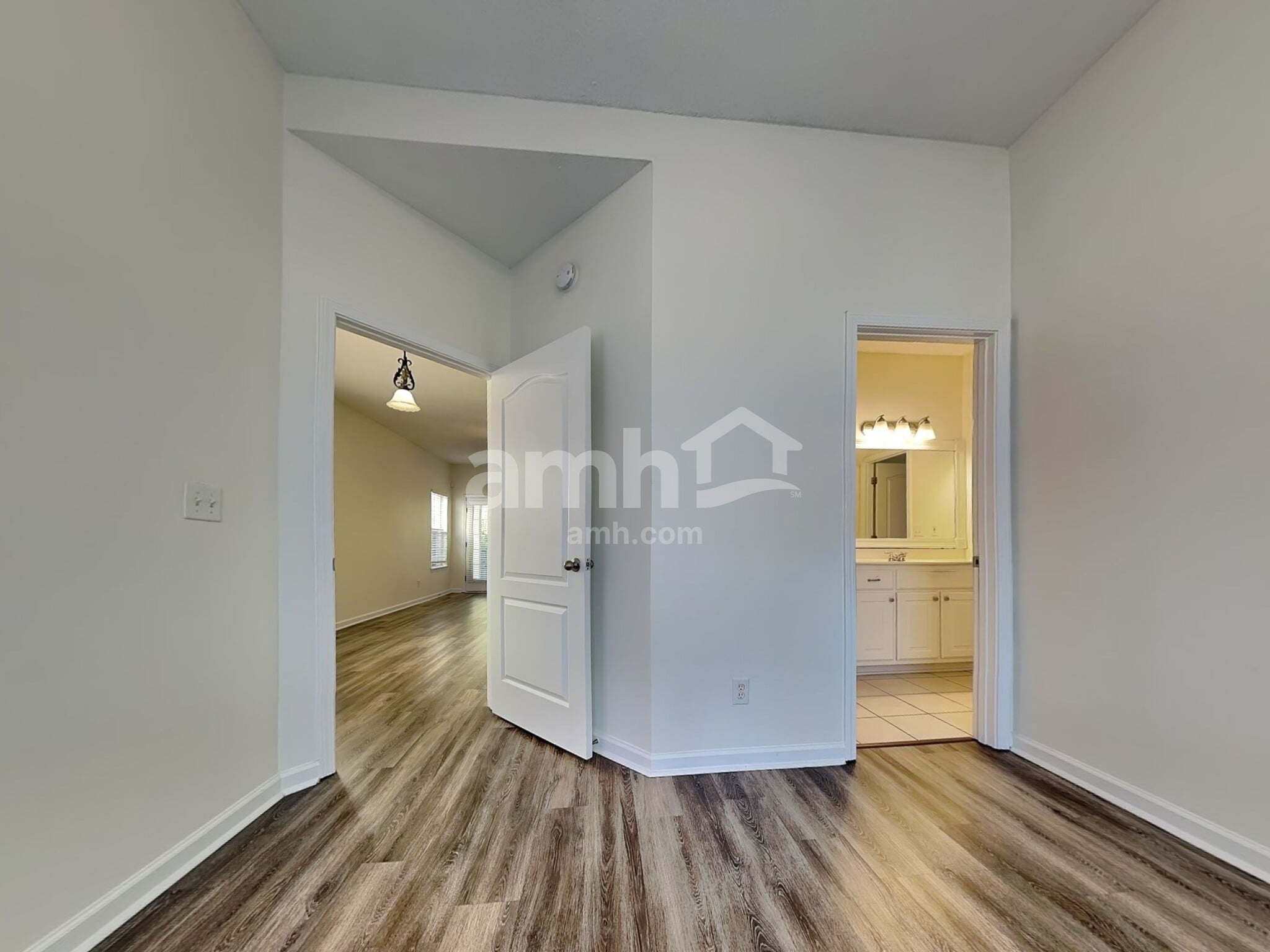 Building Photo - 3864 Lake Village Cv