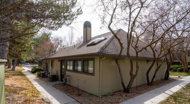 Building Photo - 3769 S Gekeler Ln