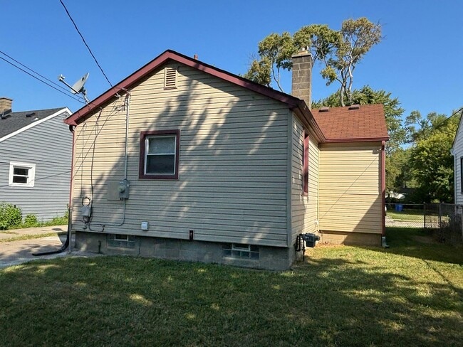 Building Photo - 7034 Yacht Ave