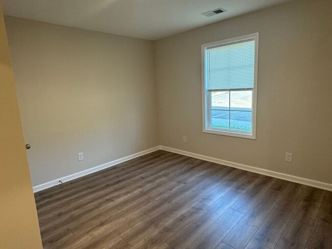 Building Photo - 203 Mountaindale Dr