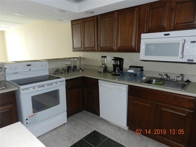 Building Photo - 1470 NE 125th Terrace