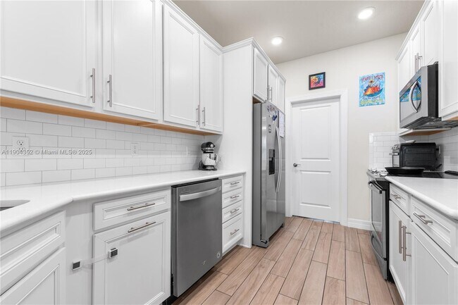 Building Photo - 1030 Eucalyptus Dr