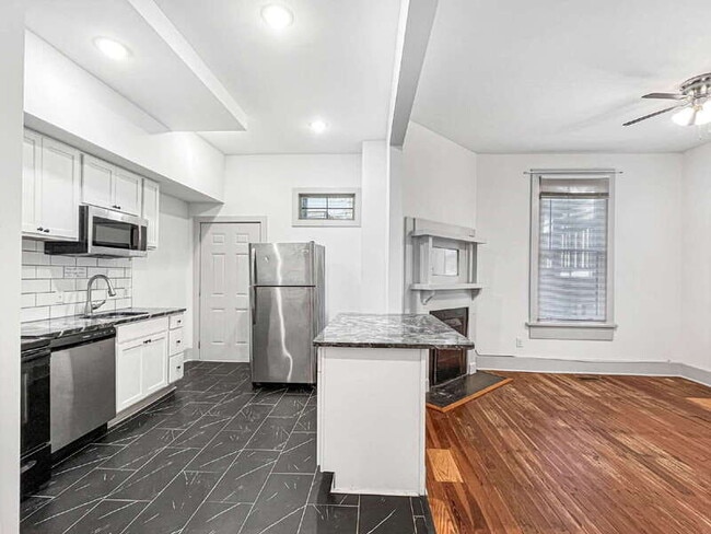 Building Photo - 310 W 42nd St