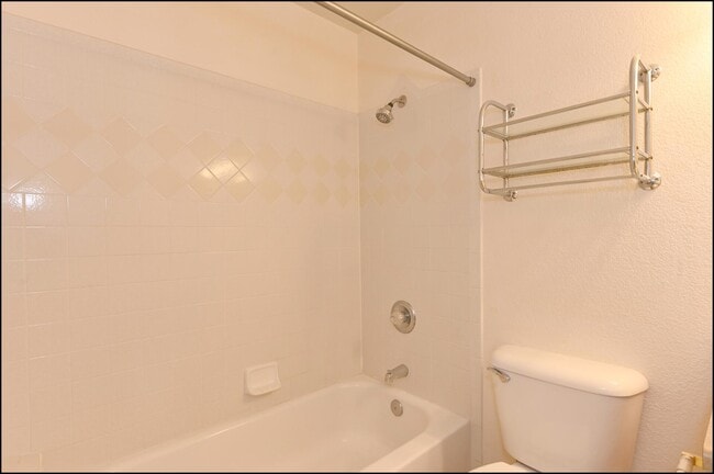 Building Photo - 648 Wind River Ave