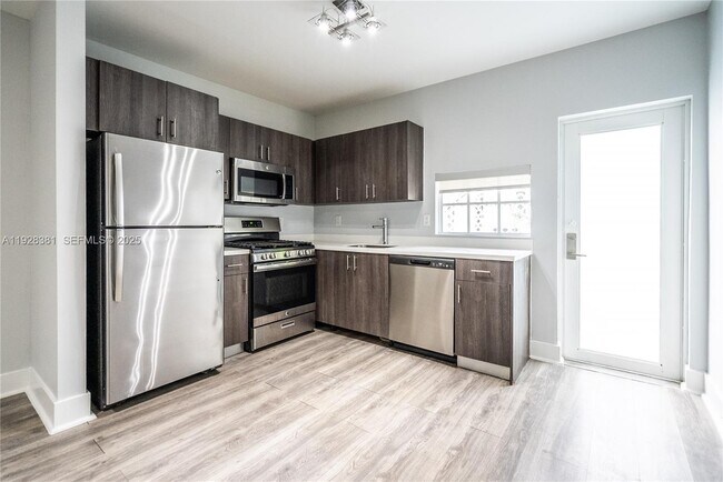 Building Photo - 331 85th St