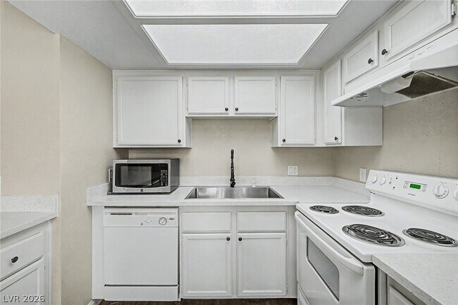 Building Photo - 1513 Cedar Rock Ln